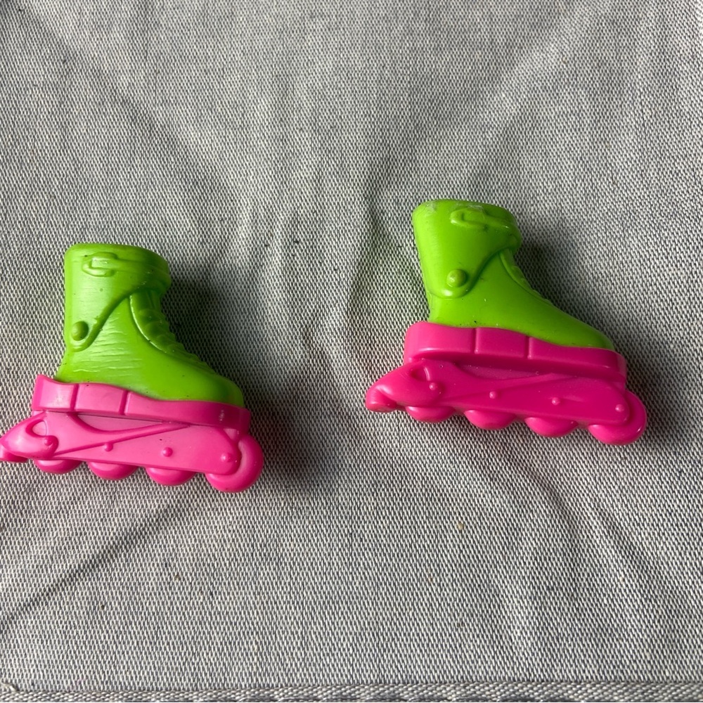 1/6 Scale Doll Shoes GREEN & PINK ROLLER SKATES SHOES for Figure Barbie Jenny